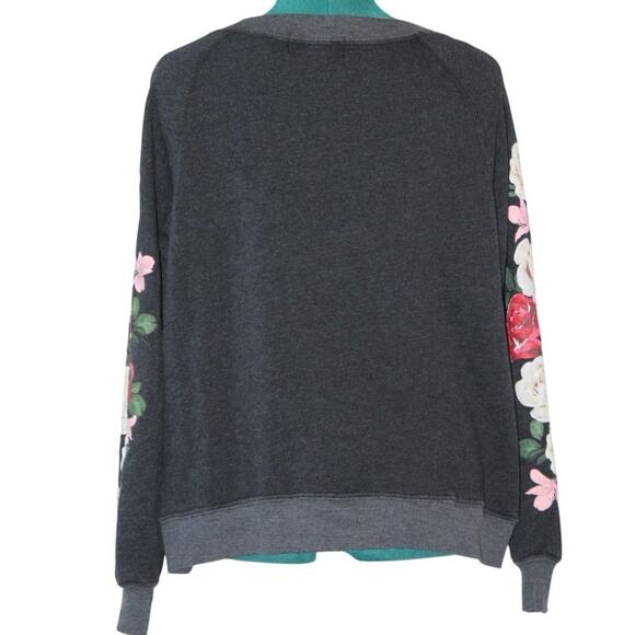 Wildfox Floral Sweatshirt Size S Charcoal Gray Roses Graphic Pullover Cozy Soft - Picture 3 of 5